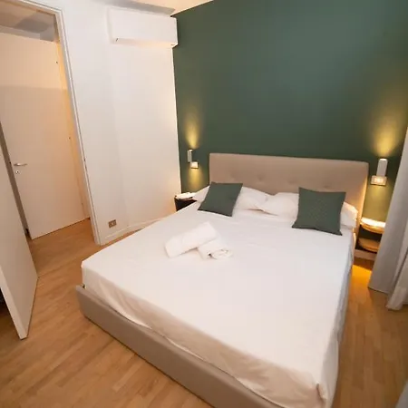 Little Marina - East Side - Front Apartment