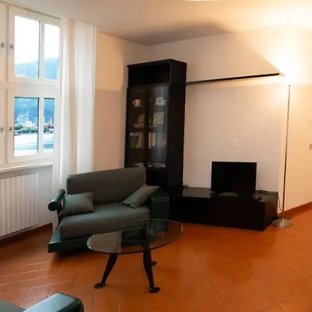 Little Marina - East Side - Front Apartment *