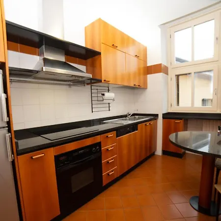Little Marina - East Side - Front Apartment *