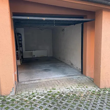 Little Marina - East Side - Front Apartment *